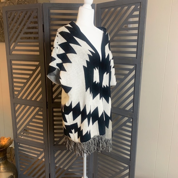 Boho Cardigan Small Tribal Aztec Black White - Picture 7 of 11